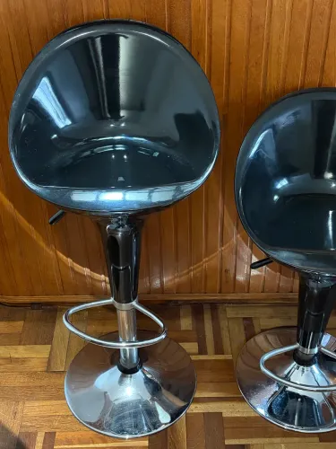 2 Banquetas Pretas