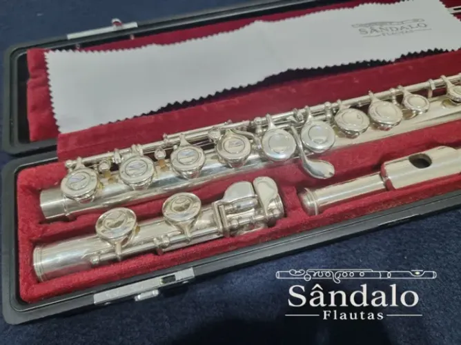 Flauta Nikkan/Yamaha YFL-211S Banhada a prata + Estojo + Brinde Flanela