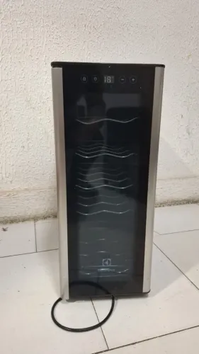 Adega Electrolux 12 garrafas 