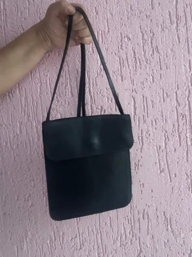 Bolsa pequena de couro tiracolo