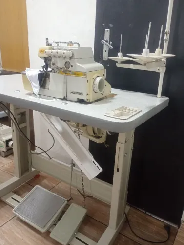 Máquina overloque ponto cadeia 