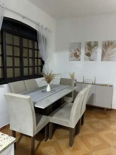 Mesa de 6 lugares tampo de vidro 