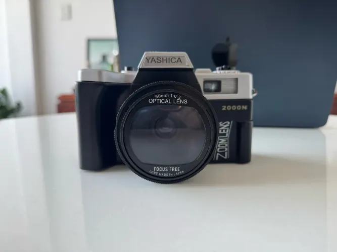 Câmera Analógica Vintage Yashica 2000N - Para Decoração ou Coleção