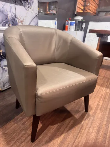 Poltrona Decorativa Estobel - cor Fendi