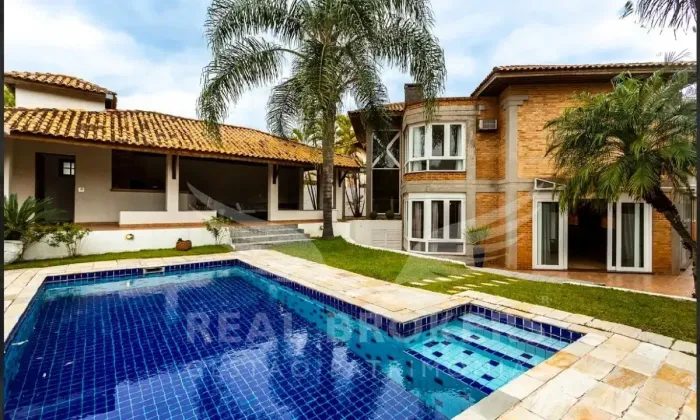 Casa à venda com 750m² de área útil, 4 suítes e lazer completo no Tamboré, Alphaville