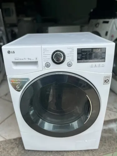 Lava e seca LG 11 KG porta em acrílico escuro