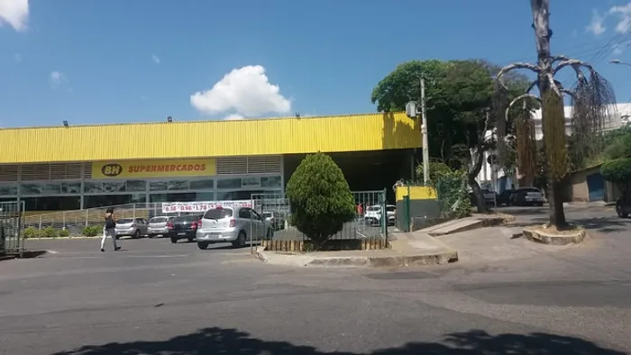 Duas casas em lote de 360M próximo ao supermercado BH do Serra Verde oportunidade