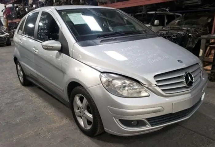 Mercedes B200 2008 (sucata para retirada de peças)