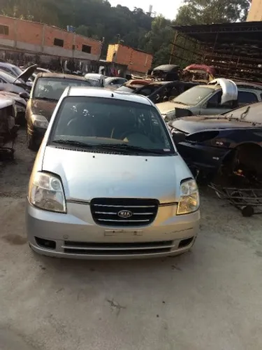 Kia Picanto ano 2008 pra retirada de motor cambio lataria acessórios peças em geral 