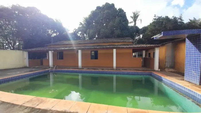 Belíssima chácara com 3 casas, piscina, espaço gourmet,próxima as BRs 324 / 101 no Bessa