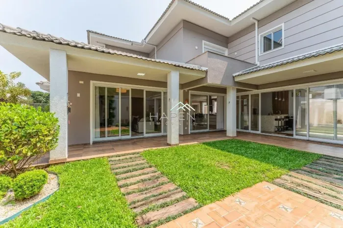 Casa em Condomínio 3 suítes no Campo Comprido
