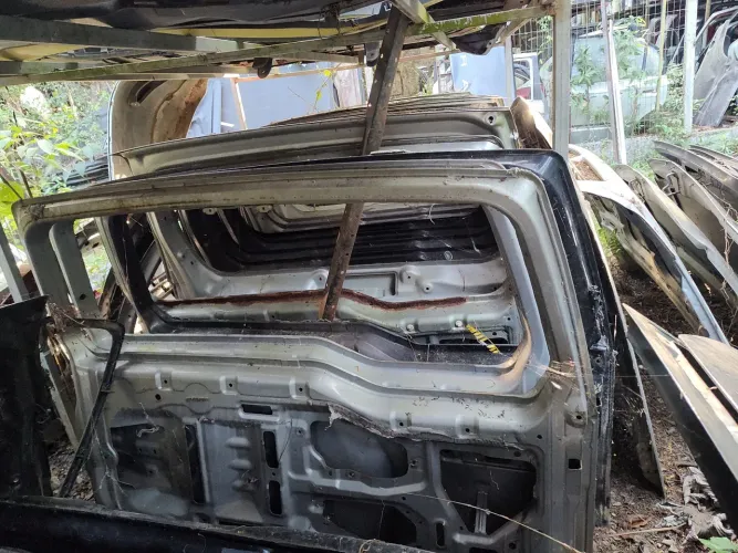 Tampa traseira porta mala Pajero Tr4 2005 2006 2007 2008 2009 Mitsubishi