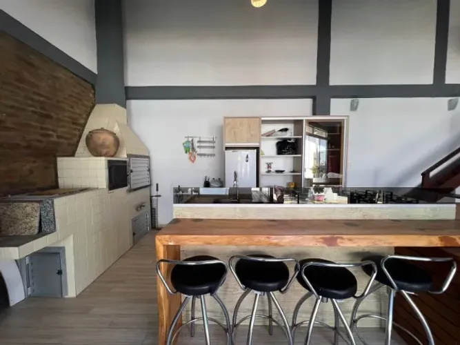 Casa em Laguna, Bairro Magalhães, 4 Quartos, Área Gourmet.