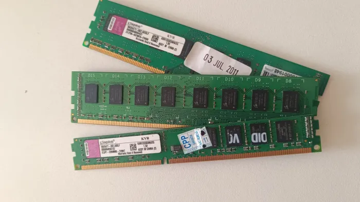 Memória RAM 2GB DDR3 1333MHz