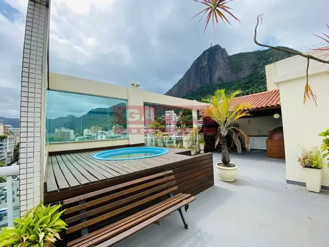 Duplex com piscina privativa, espaço gourmet, vista para Lagoa, e para o Cristo Redentor