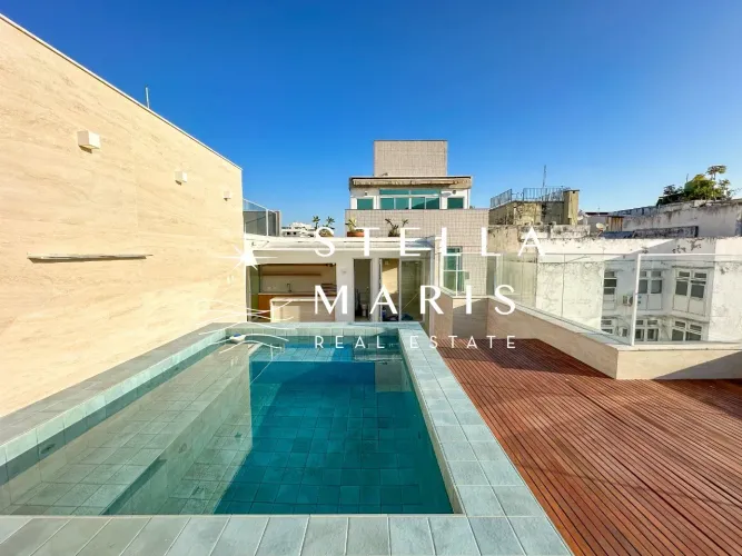 Cobertura Triplex totalmente reformada, com piscina, churrasqueira e linda vista da Lagoa