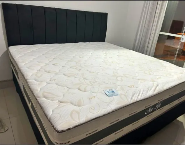 Cama Super King com cabeceira colchão com 34 cm de altura