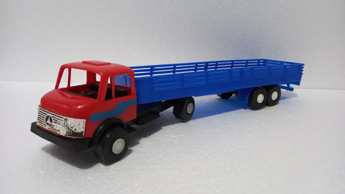 Brinquedo antigo caminhão plástico Mercedes Benz