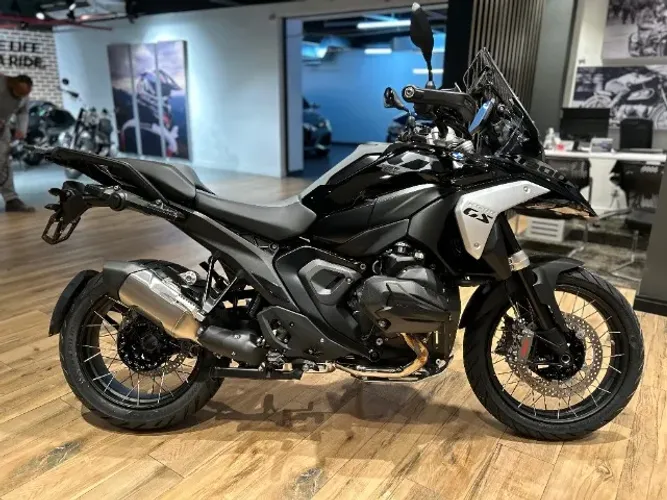 BMW R 1300 GS TRIPLE BLACK 2025 - ELEGÂNCIA E PERFORMANCE EM UMA SÓ MOTO