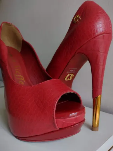 Sapato vermelho (seminovo)