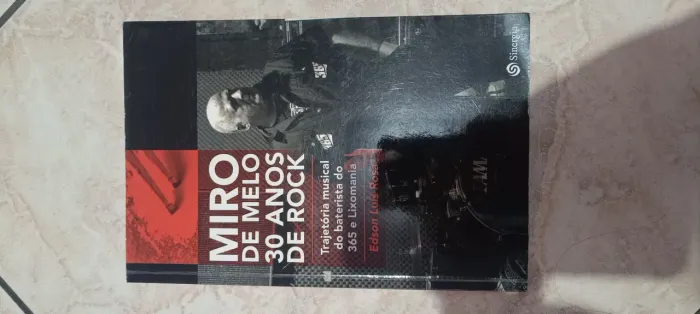Livro Miro de Melo 30 anos de Rock
