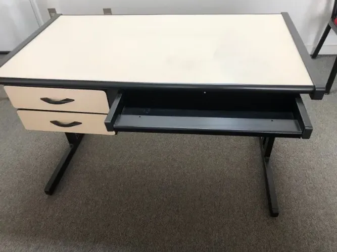Escrivaninha de escritório com gaveta de teclado