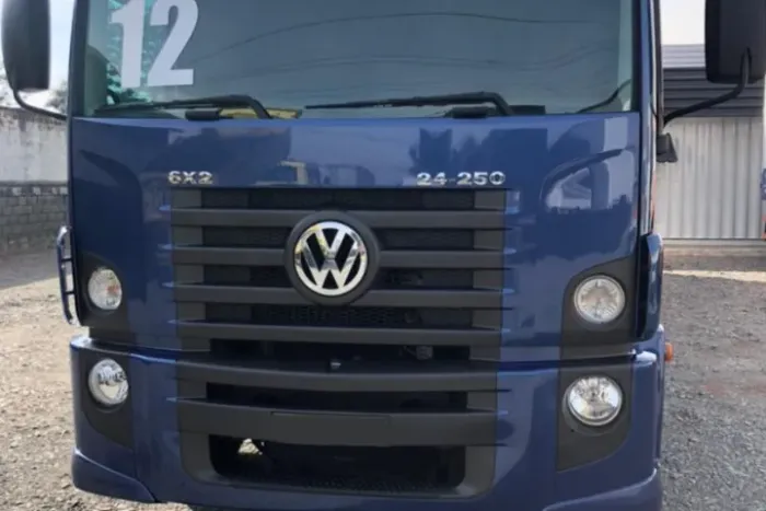 Vokswagem 24250 2013 Baú