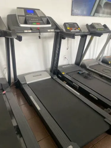 Esteira Reebok - Ótima para treinos em casa!