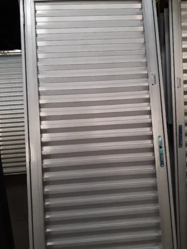 Porta galvanizada