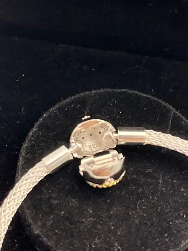 Pulseira de prata com berloque