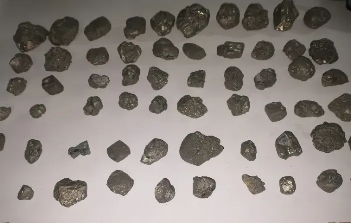 1,3 kg de pedra pirita
