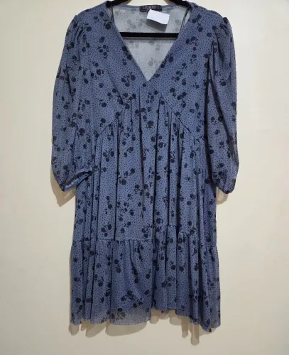 Vestido Clock Hous/C&A Azul com pequena estampa floral - Tamanho G -NOVO