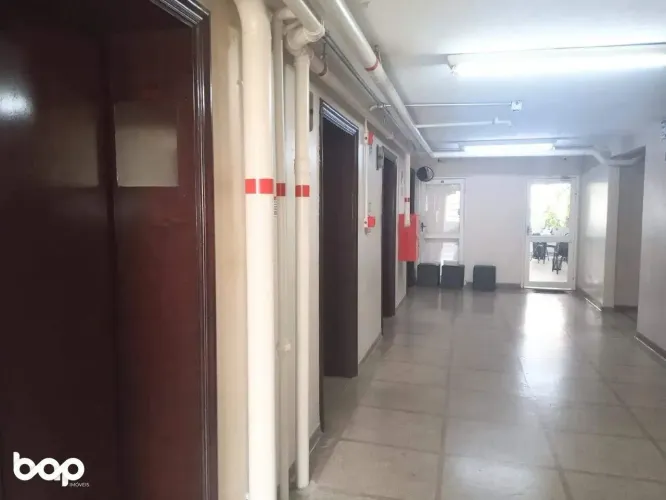 Alugo sala comercial na Av Presidente Vargas.