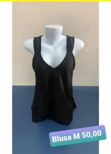 Blusa preta com alças diferenciadas - Tamanho M