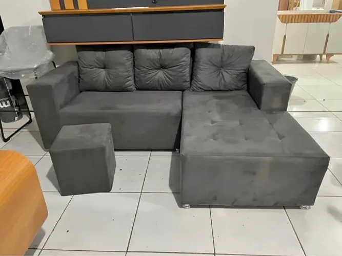Sofá três lugares com brinde