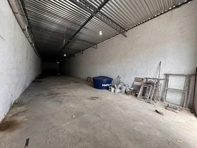 ALUGO GALPÃO NO PRADO 7X50 m PROXIMO A PECUARIA E SIQUEIRA CAMPOS