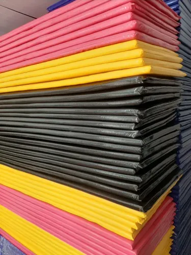 colchonete/academia/escola/maca/brozeamento/salas de descanso. 