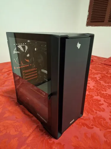 PC com Ryzen 3 3200g, 8gb de RAM DDR4 3200MHz, 740 gb de memória