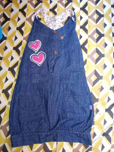 Vestido Jeans Infantil com Detalhes em Coração