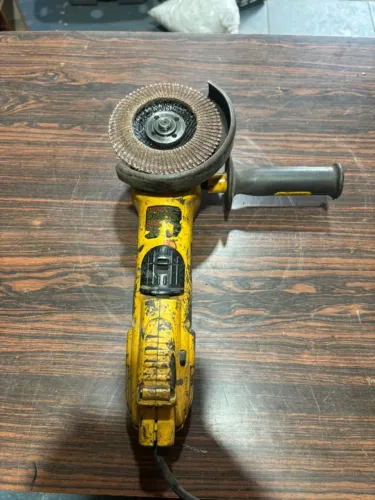 Esmerilhadeira deWalt 220v