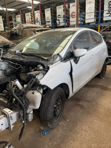 Ford Fiesta Hatch 2015 - Peças para venda