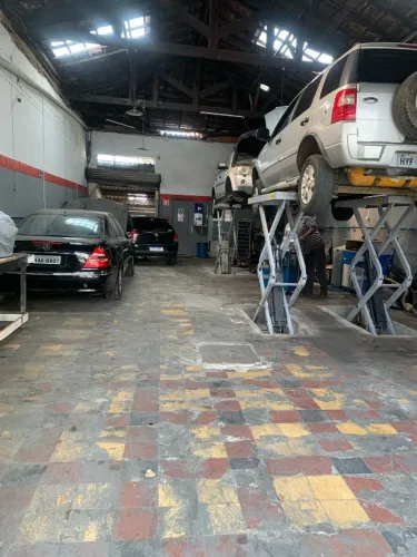 Oficina Mecânica Completa c/ Funilaria e Pintura no fundo