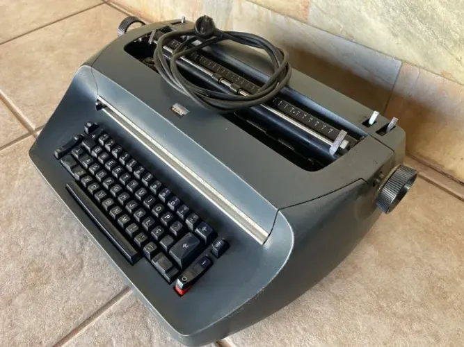 Máquina escrever elétrica IBM