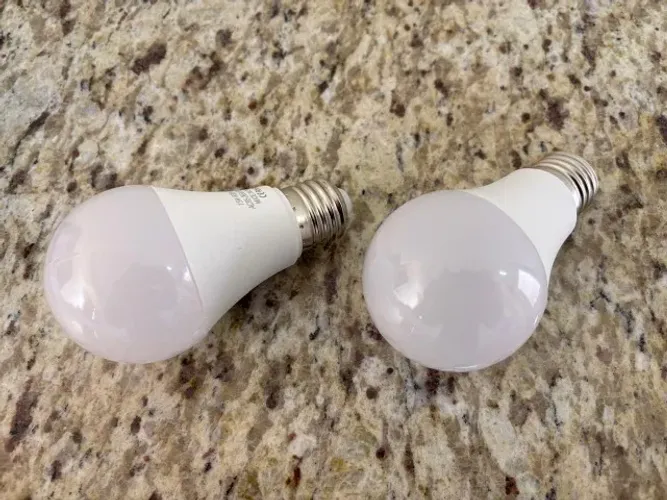 Lâmpada LED Inteligente RGB+CCT 15W - NOVA, Nunca Usada