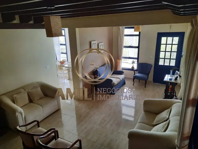 Chácara com sobrado / 03 dormitórios com 1 suiíte / Vila São Geraldo / 9900 m² de terreno