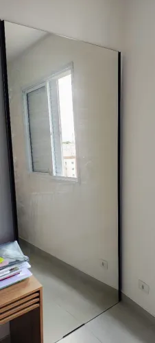 Vendo porta de guarda roupa espelho