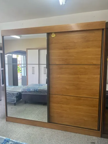 Guarda-Roupa   portas de correr casal  grande com espelho Mdf 