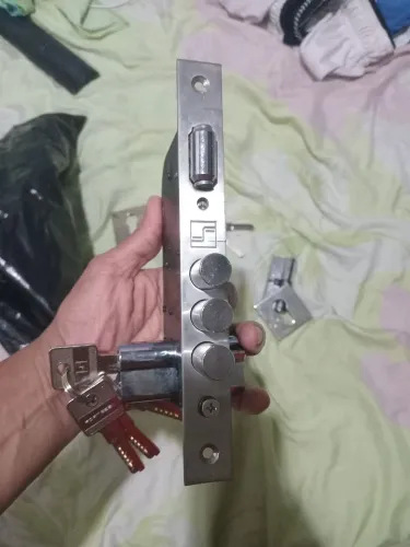 Vendo duas fechaduras 3 pinos