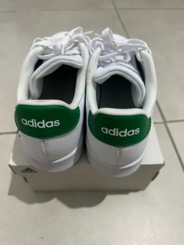 Tênis Adidas 
