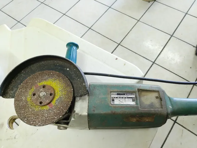 Lixadeira e Esmerilhadeira Bosch antiga